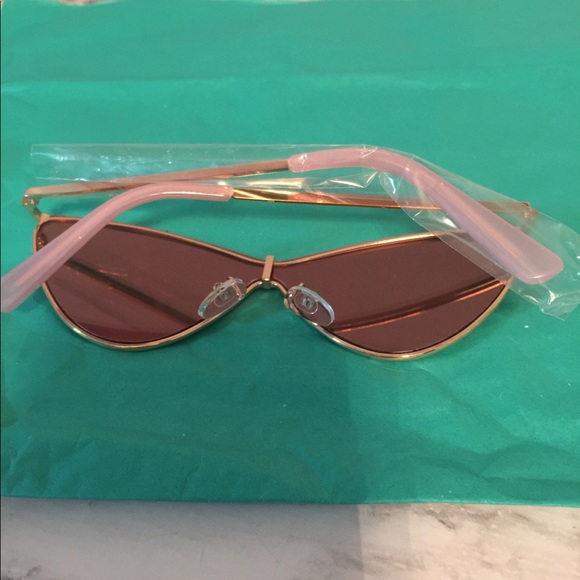 Fashion nova such a copycat sunglasses/ Final p - Picture 4 of 5